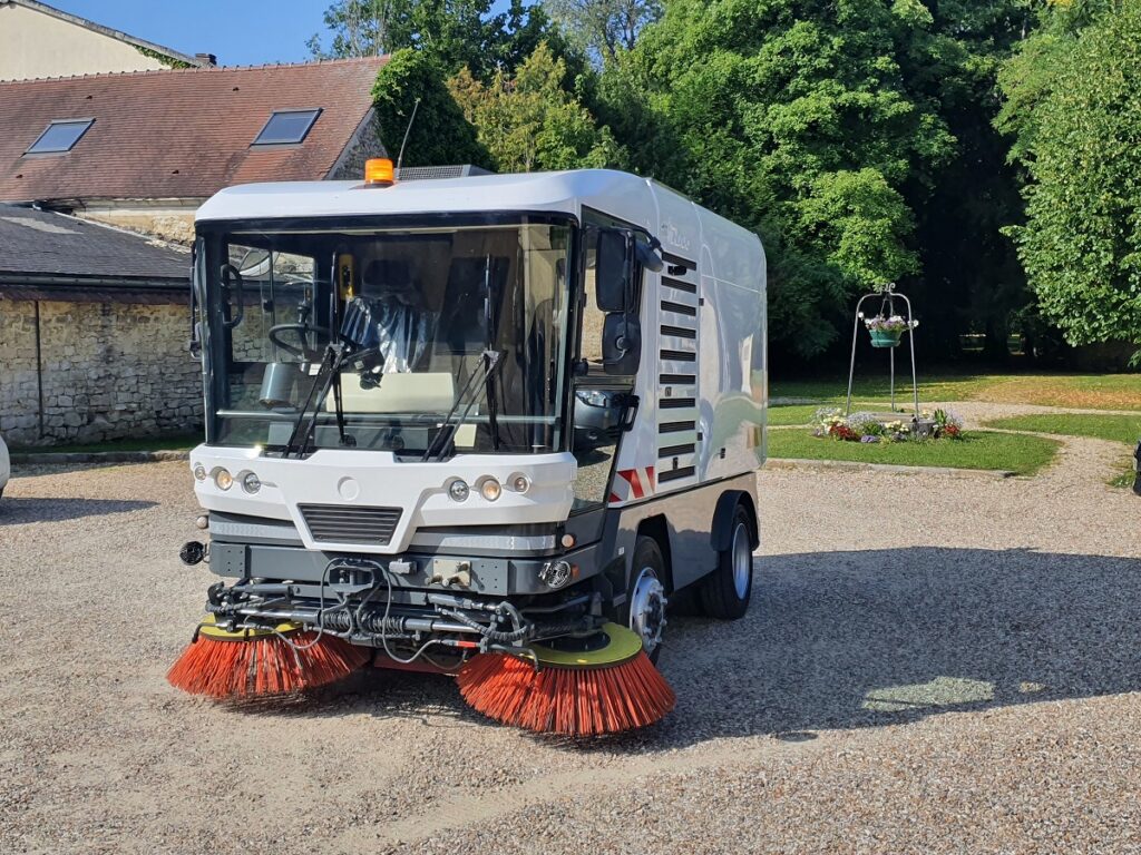 Location balayeuse compacte 2m3 et 4m3