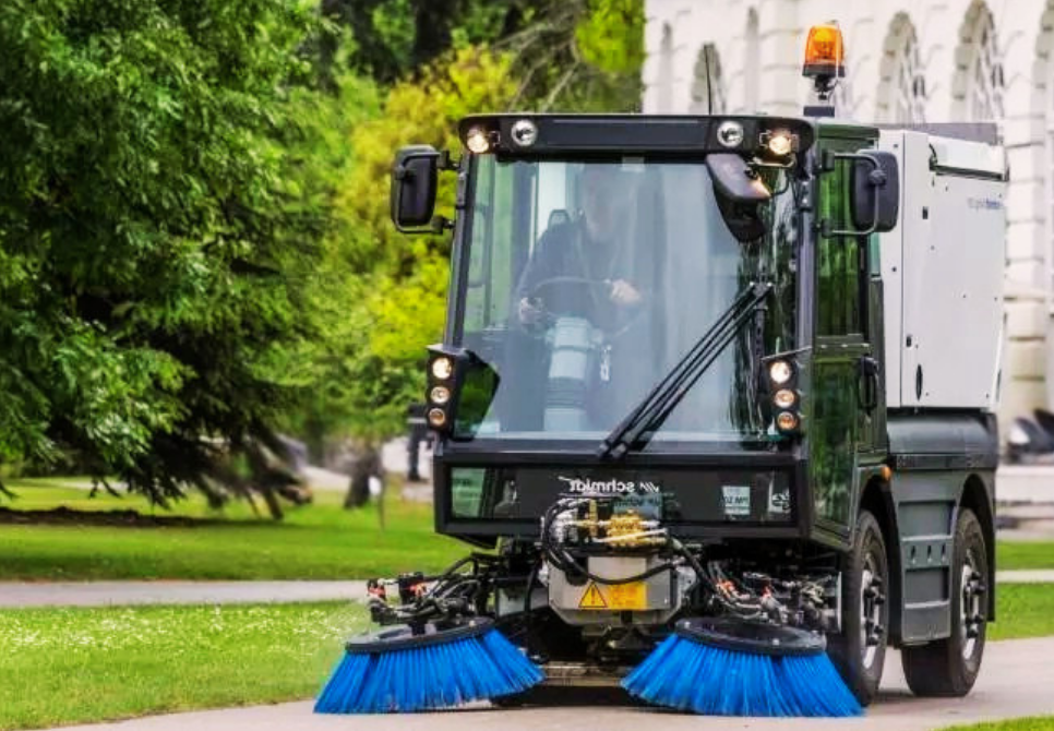 Balayeuse compacte 2m3 à louer